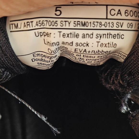 NWT Fila Woman Sneakers - Picture 4 of 4